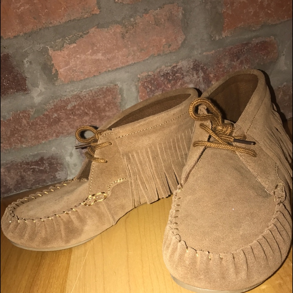 Women's fringe moccasins